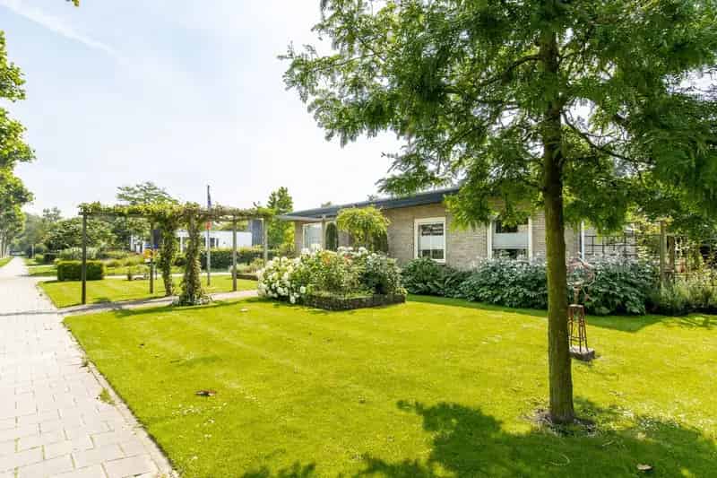 Halfvrijstaande Bungalow te Zaltbommel 4 slaapkamers 2 badkamers