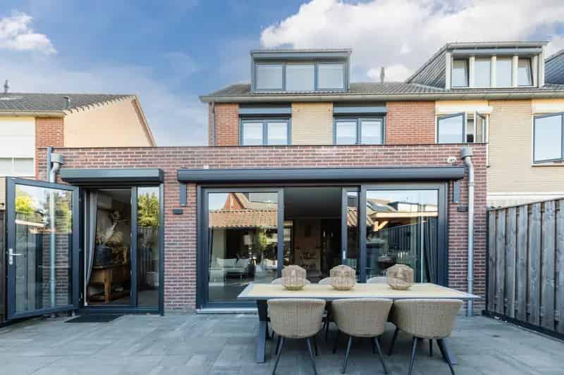 Huis te koop Bunschoten Spakenburg: Luxe Hoekwoning met 4 slaapkamers
