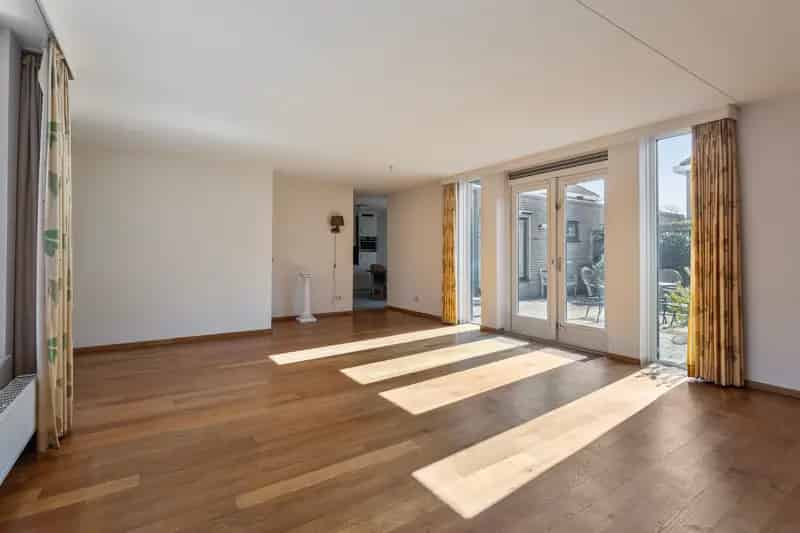 Semi-bungalow Oss: Ruime woning met garage en patio