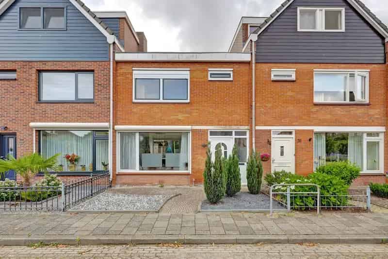 Ruime Middenwoning Ochten 3 slaapkamers moderne badkamer