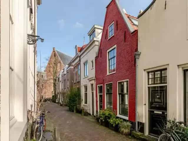 Monumentaal pand Haarlem Centrum:  Autoluwe straat, stadstuin