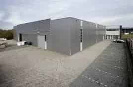 Bedrijfspand Breda A16: Showroom Kantoorruimte Bedrijfshal
