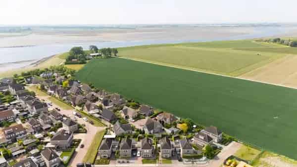 Royale geschakelde woning 4 slaapkamers garage tuin Zuidwesten Energielabel A