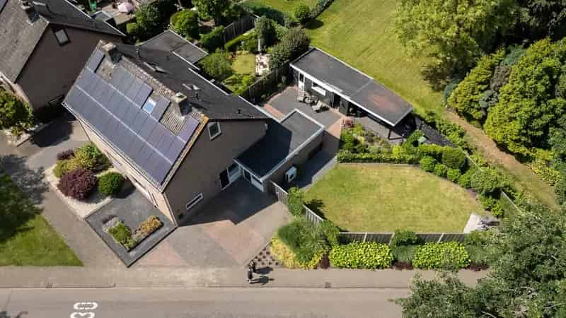 Riante Tweekapper Vaassen Luxe Afwerking Grote Tuin