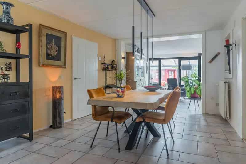 Huis te koop Tilburg Bijsterveldenlaan: 4 slaapkamers, luxe salon, serre