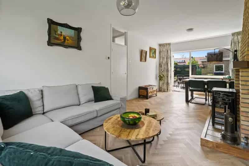 Tussenwoning Hilversum Noord 3 slaapkamers Tuin Verbouwde badkamer