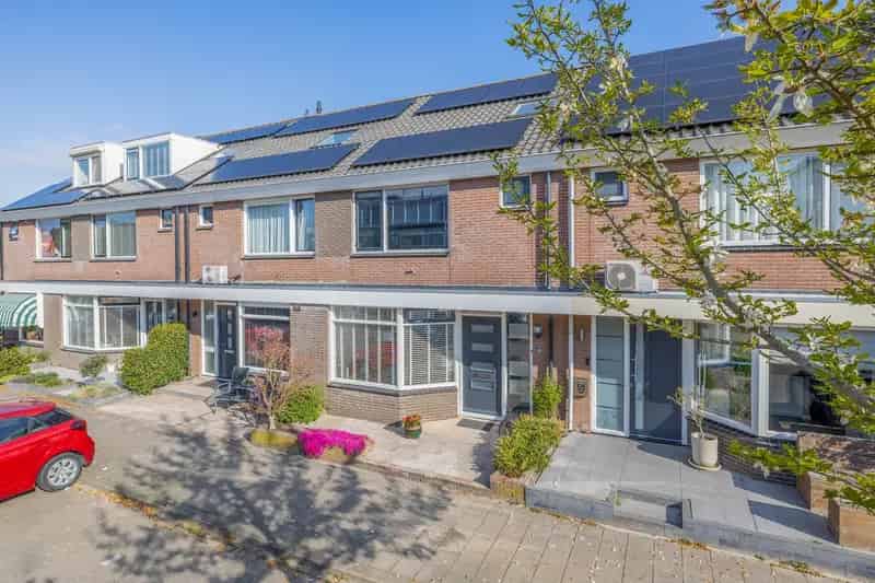 Huis te koop Zoetermeer Rokkeveen 4 slaapkamers 2 badkamers