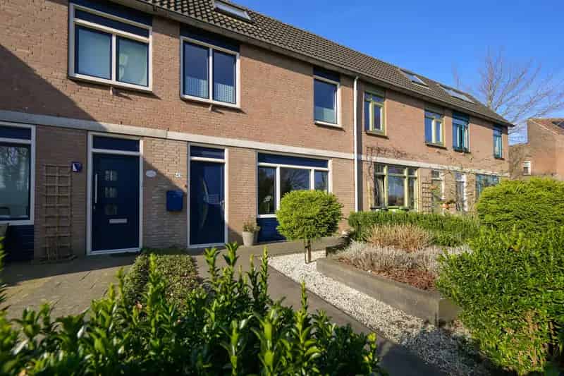 Royale 5 Slaapkamers Tussenwoning Tuinwijk Bergen op Zoom