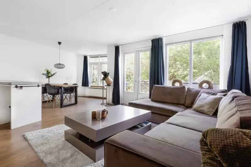 Tweekamerappartement Halfweg - Instapklaar met Ruime Tuin
