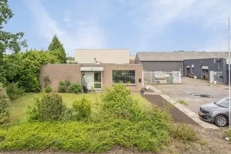Bedrijfswoning Hoensbroek 225m² + 450m² Bedrijfsruimte