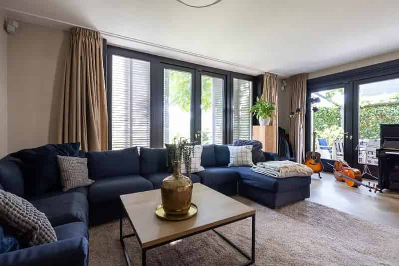 Luxe Watervilla Rotterdam 7 slaapkamers 3 badkamers Aanleg steiger