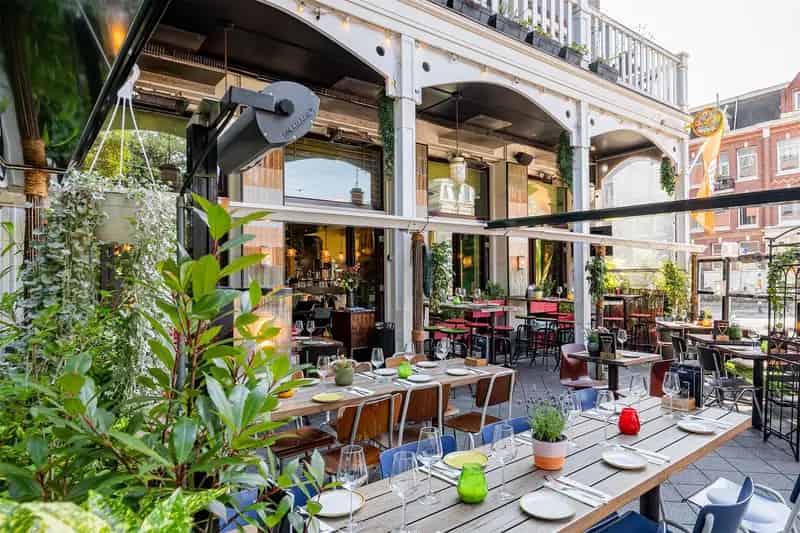 Horeca Amsterdam Oost: Eetcafé Bar te Koop met Terras