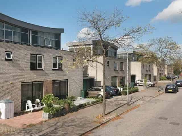 Eengezinswoning Diemen Noord te huur 3 slaapkamers garage