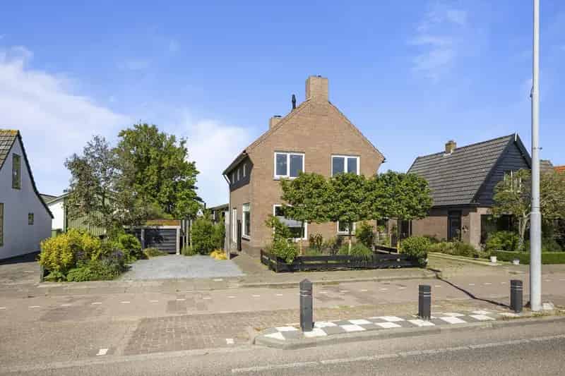 Vrijstaande woning Julianadorp met loods en praktijkruimte