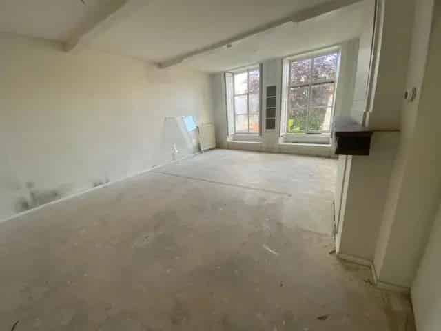 Damplein 23D: 2-kamer appartement in monumentaal herenhuis