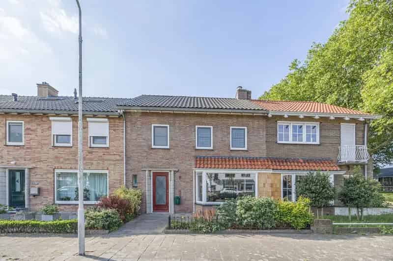 Ruime Tussenwoning Terneuzen 4 slaapkamers Garage Tuin
