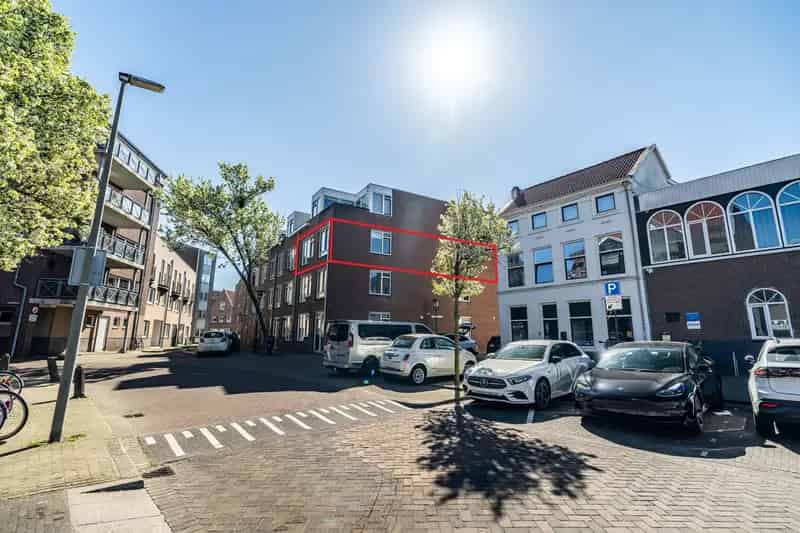 Schie 144 Schiedam: Lichtrijk appartement in de Brandersbuurt