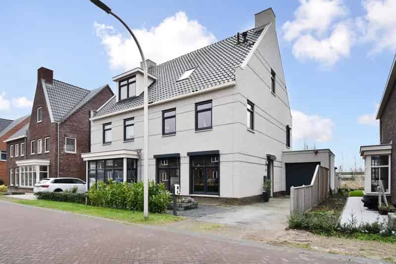 Royale Twee Onder Een Kapwoning Pijnacker