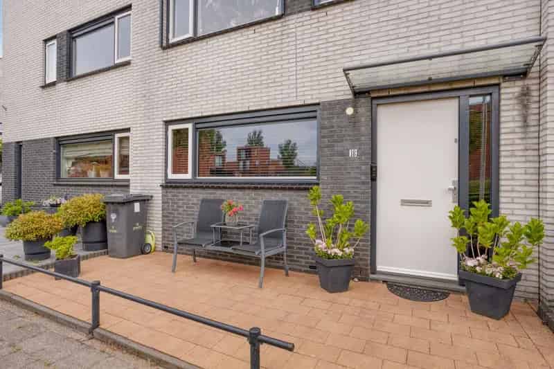 Huis te koop Zoetermeer: 4-6 slaapkamers, riante tuin, Balijbos nabij