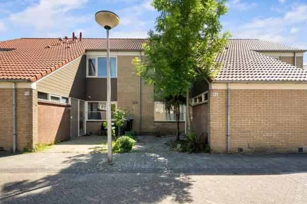 Huis Te Koop , 96, Ireneplaats, Hellevoetsluis, Zuid-Holland