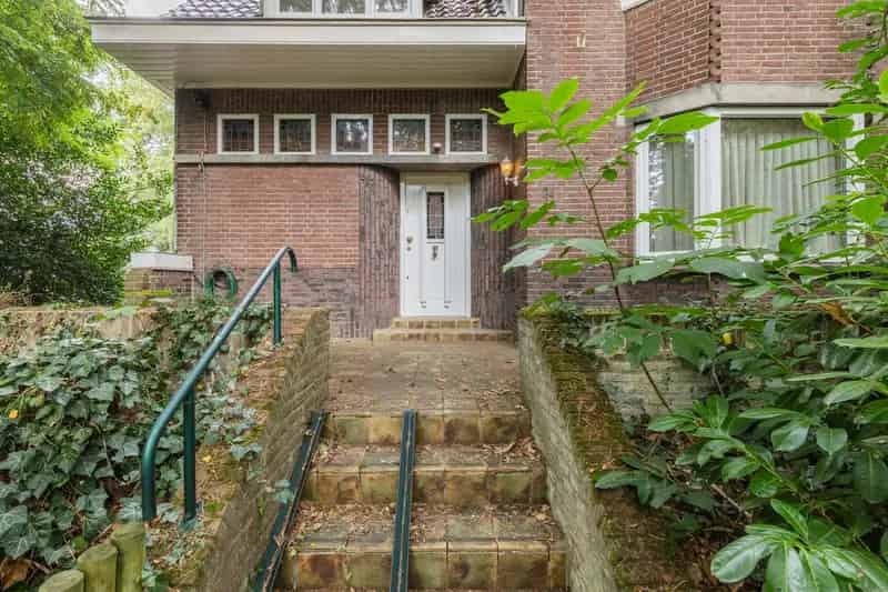 Jaren 30 Villa te Koop Ruime Tuin 4 Slaapkamers