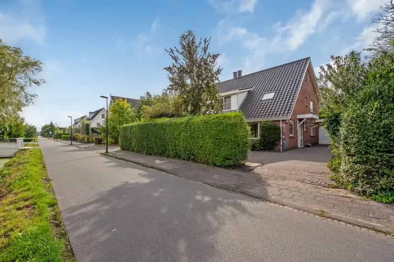 Royale 2 onder 1 kap woning Den Haag 5 slaapkamers