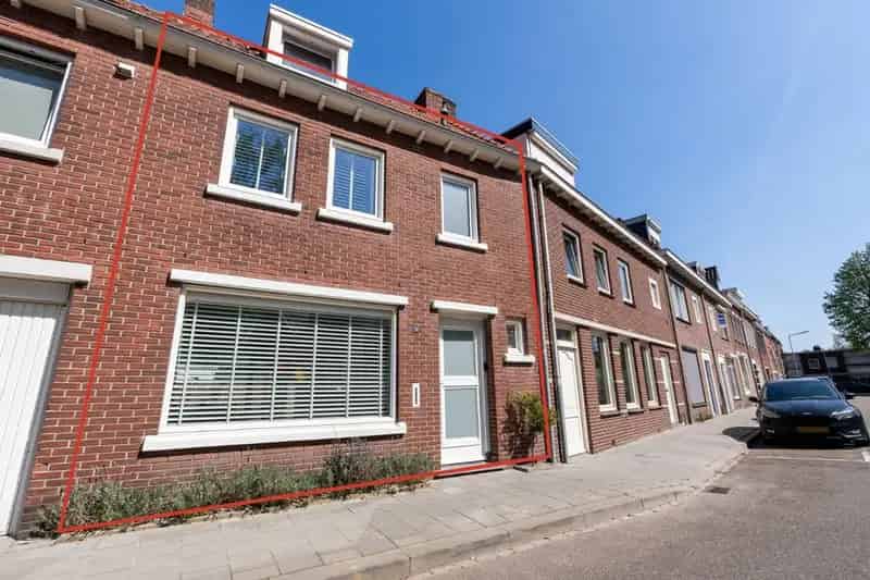 5 Slaapkamers Luxe Tussenwoning Venlo Oost