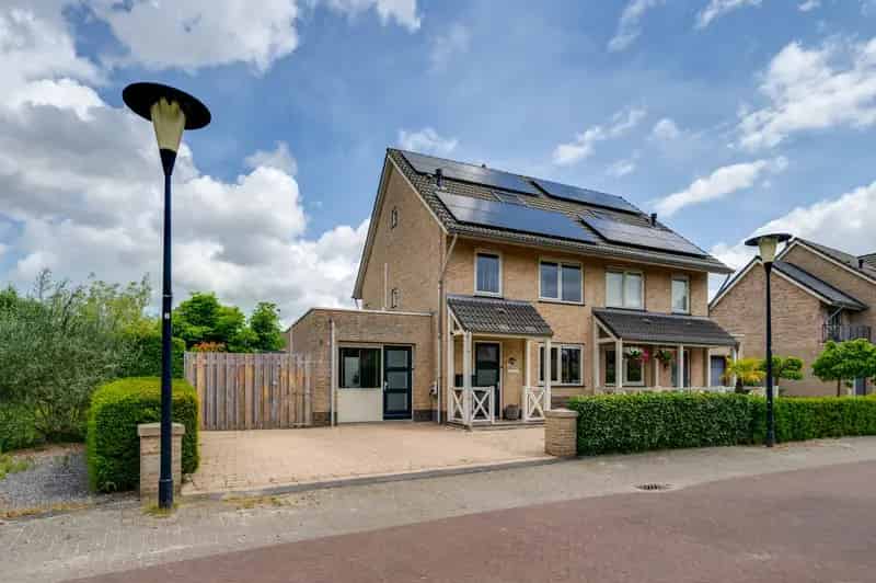 2-onder-1-kap woning Vrijenburg 4 slaapkamers kantoor tuin