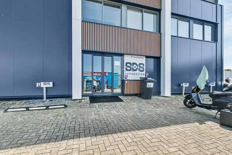 Bedrijfshal te Huur Zwijndrecht 343m² Bedrijfsruimte 270m² Kantoor