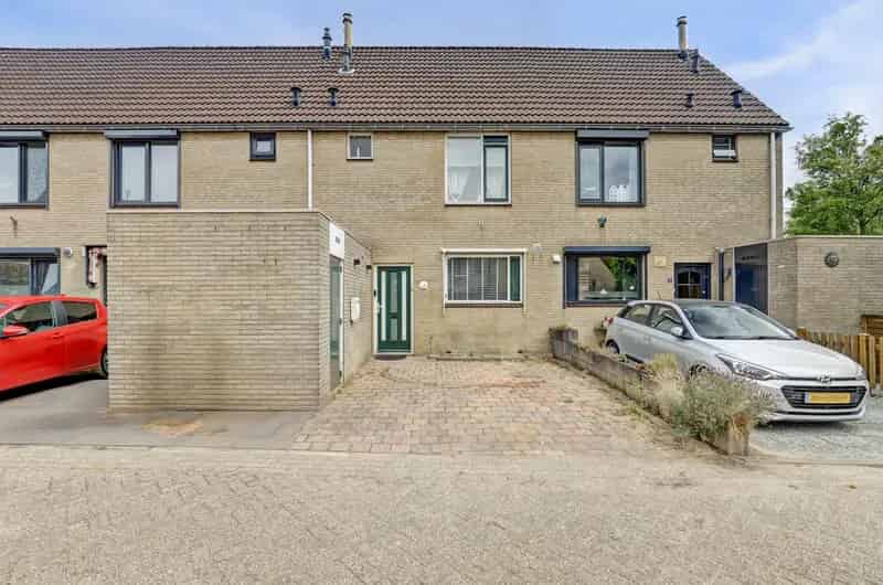 Huis te koop Hoogvliet 5 kamers tuin parkeerplaats