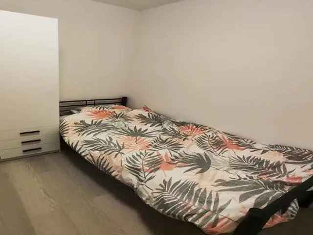Kamer Zuidplein Rotterdam Nabij Winkelcentrum en OV