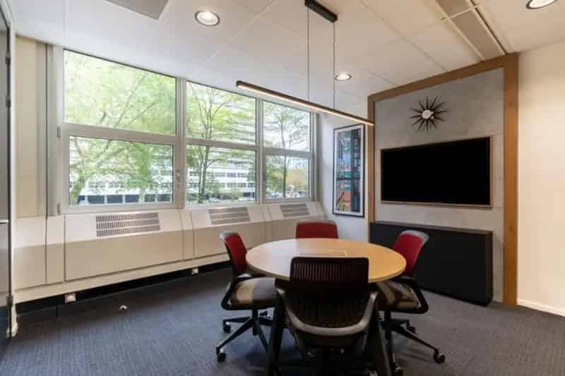 Vind een kantoor voor 5 personen in Regus Buitenveldert waarbij voor alles is gezorgd