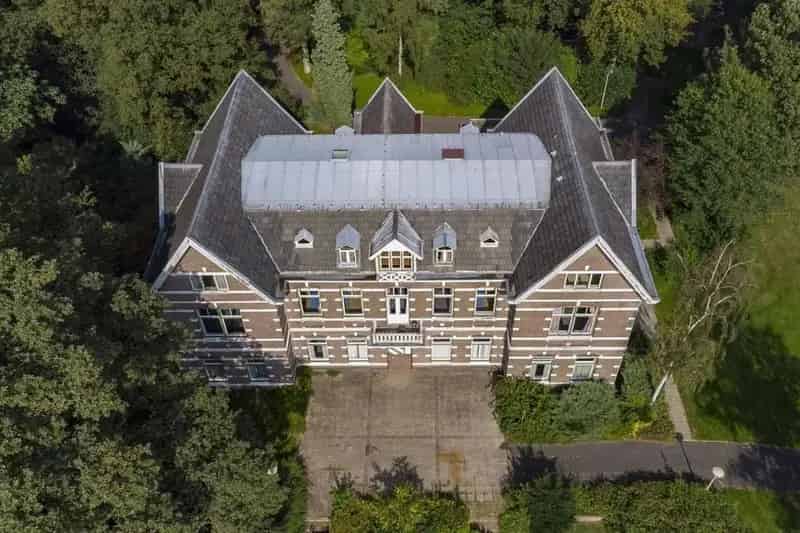 Veldwijk 5 Monumentale panden te koop kliniek en boerderij