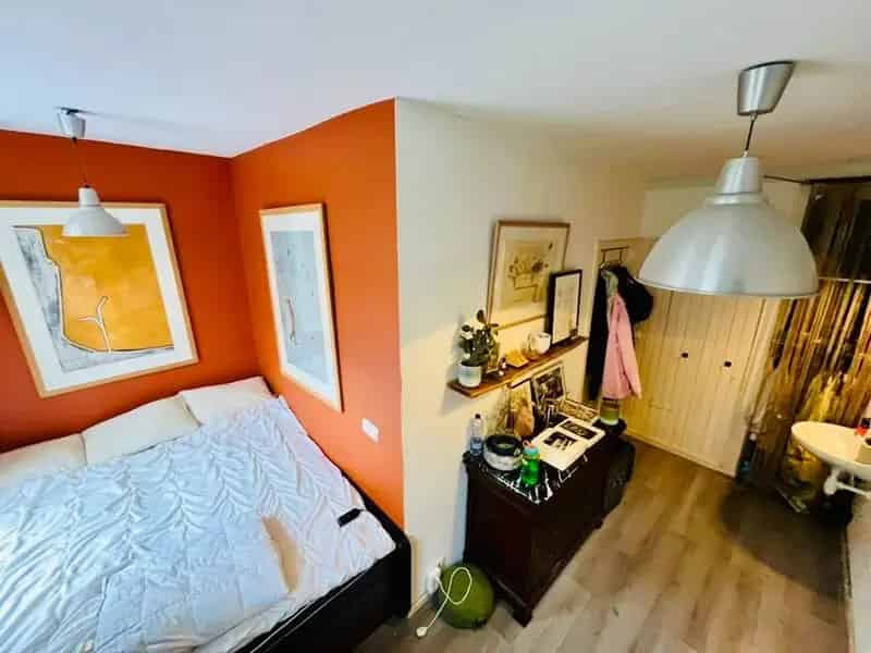 Grote kamer te huur in de Pijp 2-4 weken juli