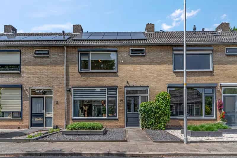 Moderne Tussenwoning Doornenburg 4 slaapkamers 10 Zonnepanelen