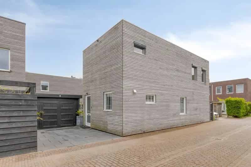 Vrijstaande woning Floriande Hoofddorp gerenoveerd 2 slaapkamers tuin
