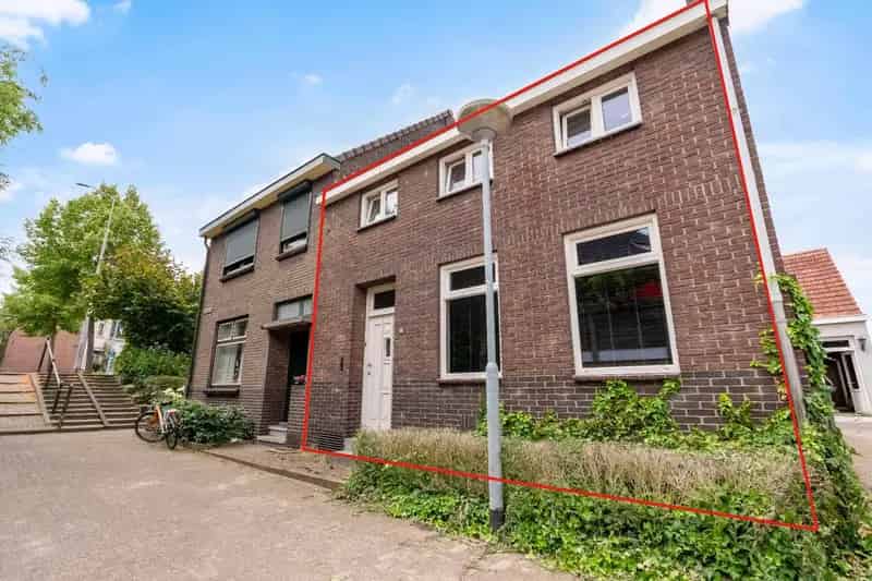 Te Huur: Hoekwoning Blerick Centrum 4 slaapkamers tuin