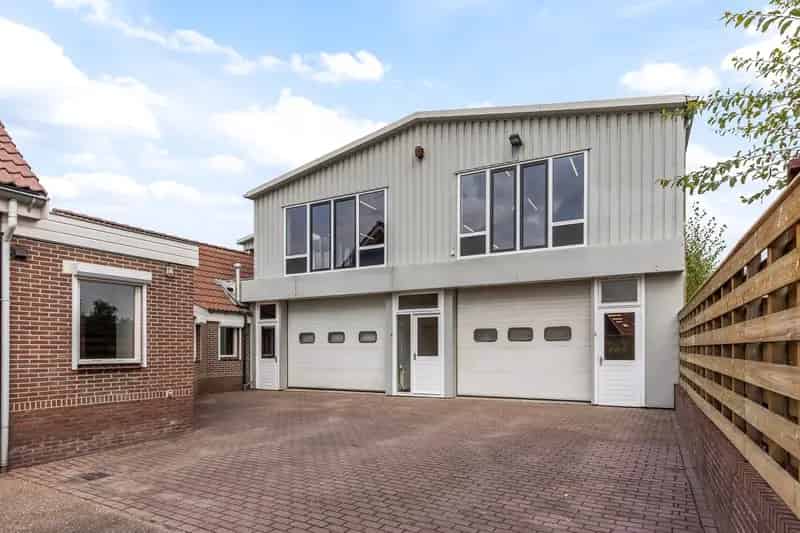Bedrijfshal Apeldoorn te koop: Mezenweg 15-17