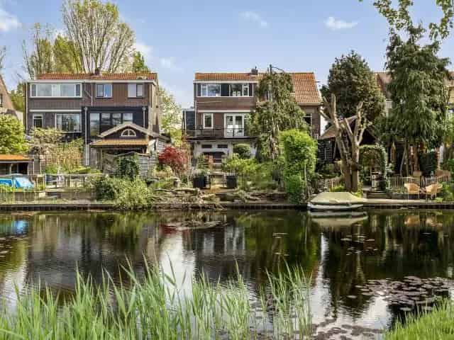 Te Koop: 4 Slaapkamers 2-onder-1-kapwoning Oud Beijerland