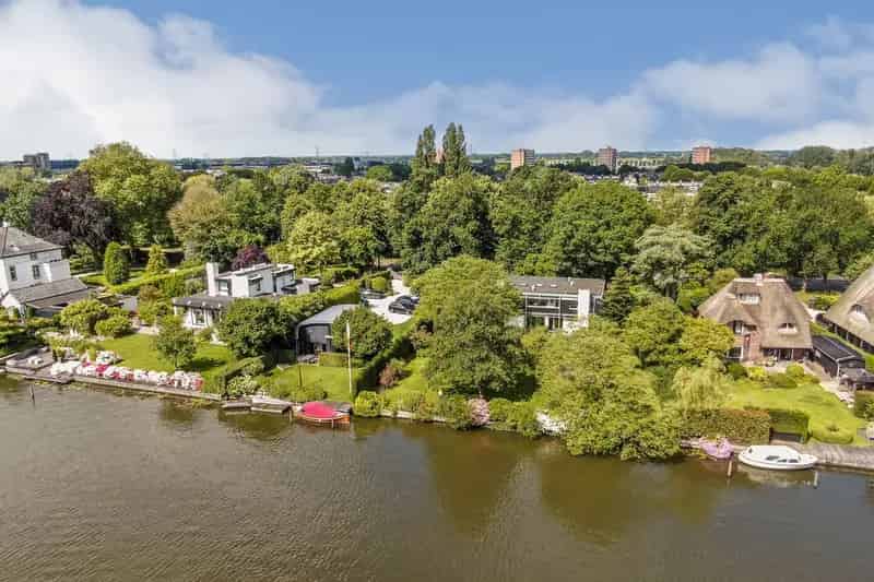 Villa Hofwerk te Breukelen: Riant herenhuis aan de Vecht
