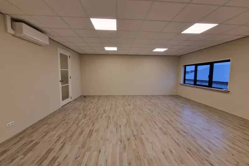 Moderne Kantoorruimte Zwaag 100m² te Huur