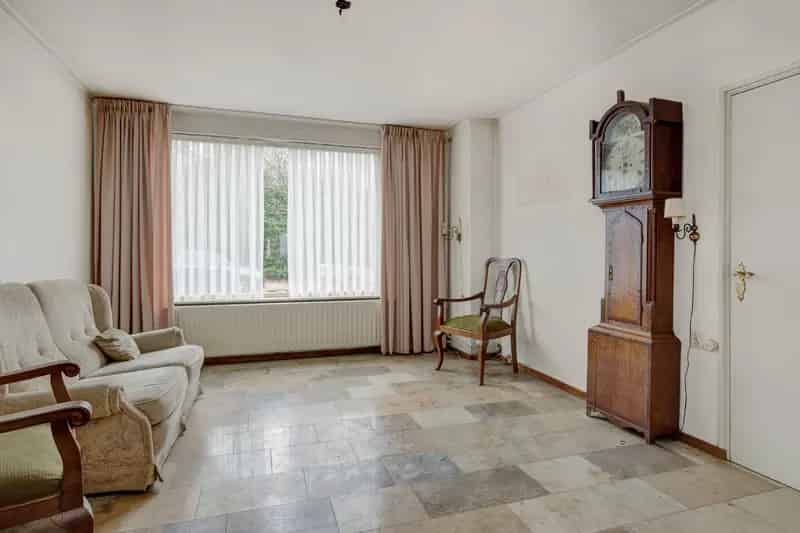 Huis te koop Vught Spoorlaan: 4 slaapkamers, uitbouw, modernisering
