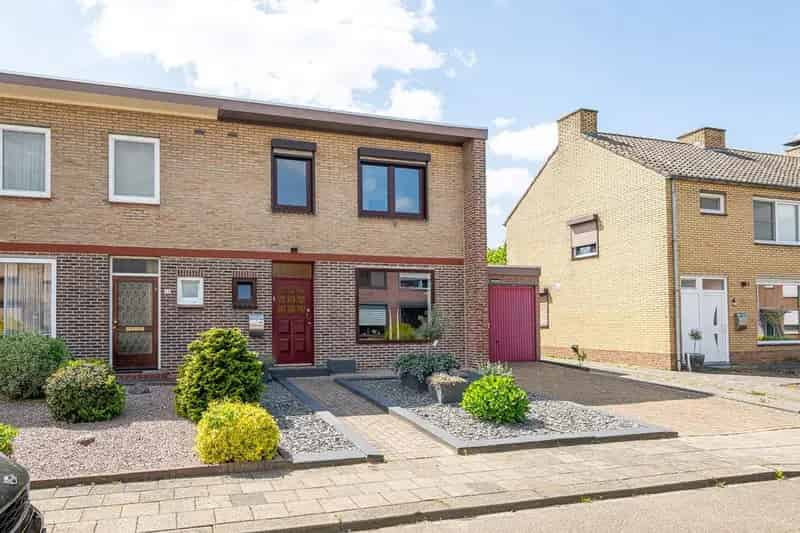 Moderne 3 Slaapkamer Huis in Munstergeleen Nabij Sittard