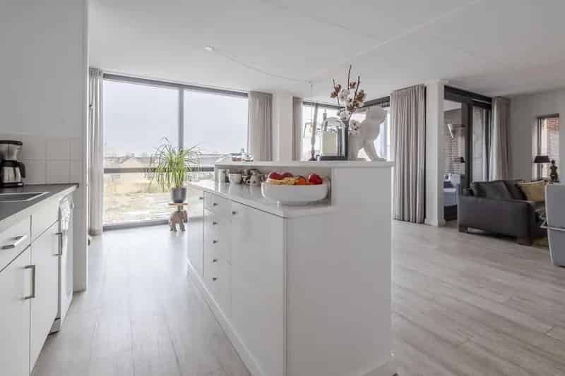 Ruim appartement 92m2 nabij winkels 2 slaapkamers balkon berging parkeerplaats