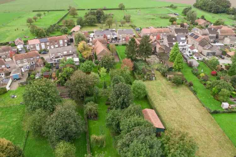 Vrijstaande Boerderij Puth 2370m2 4 slaapkamers Paardenstallen