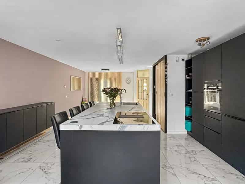 5 Slaapkamers Ruime gezinswoning te huur Alkmaargracht Almere