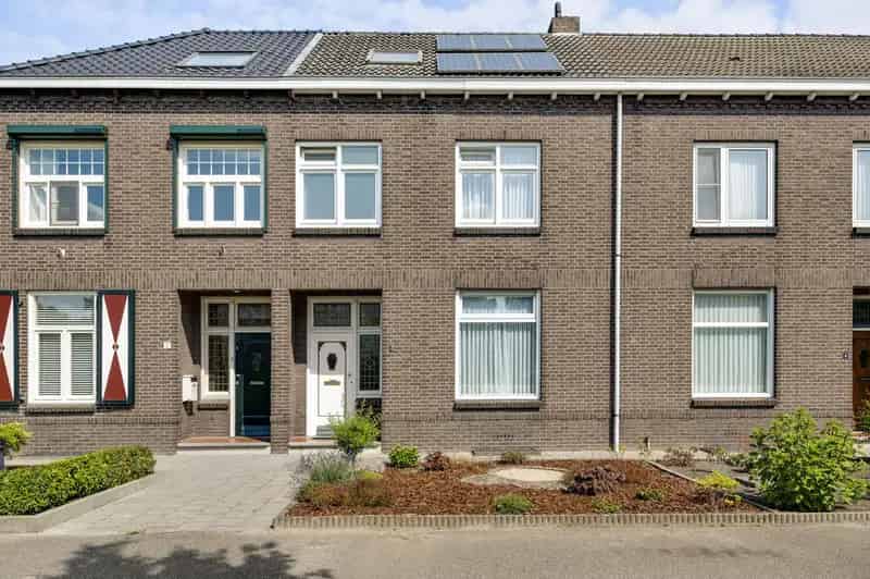 Jaren 30 Tussenwoning Weert 3 slaapkamers Authentieke details