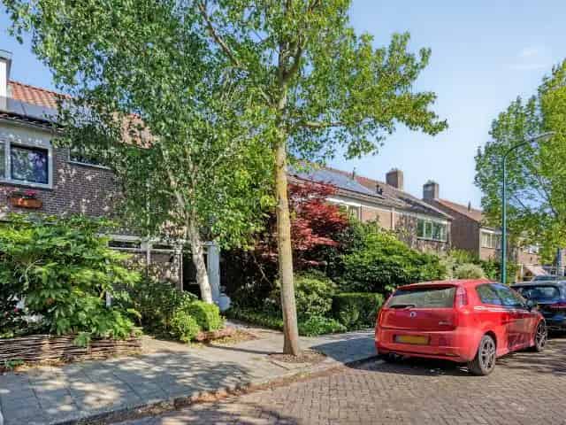 Eengezinswoning te koop Oegstgeest 4 slaapkamers 2 wc's 11 zonnepanelen