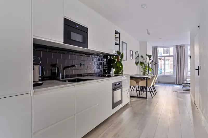 2-kamer appartement Amsterdam Oud-West gerenoveerd balkon eigen grond