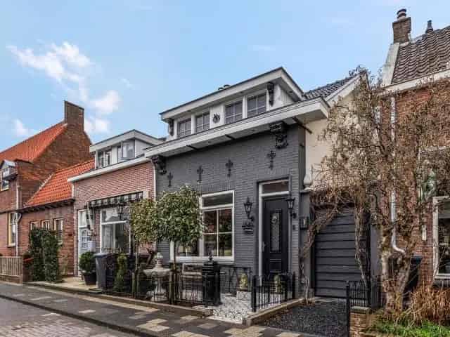 Gerenoveerde Hoekwoning te koop in Tiel